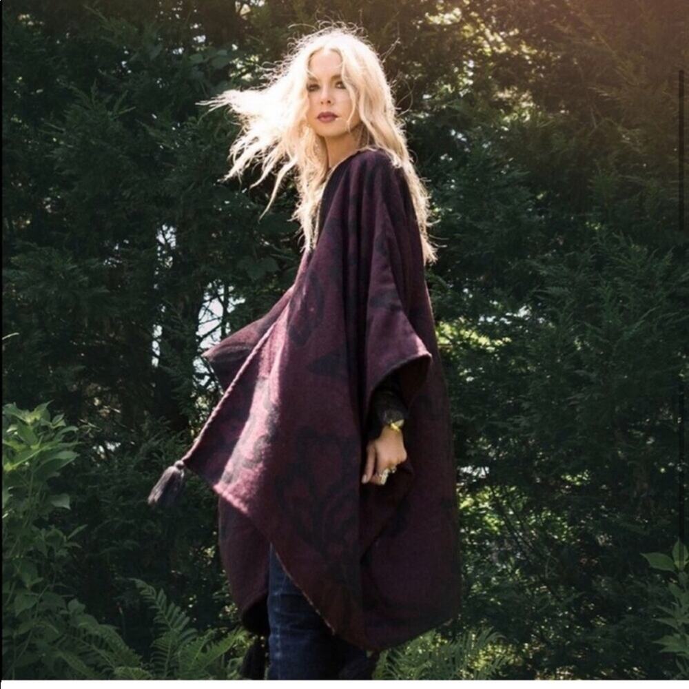 Cleobella Sevigny Capelet Poncho - Picture 9 of 12